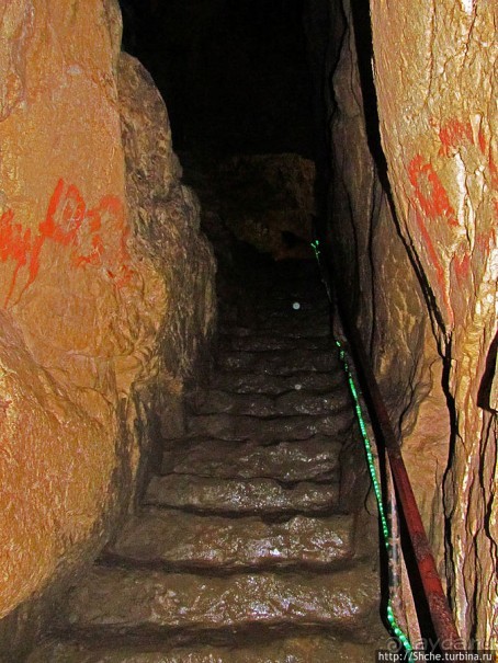 Внутри пещеры "Бачо Киро"