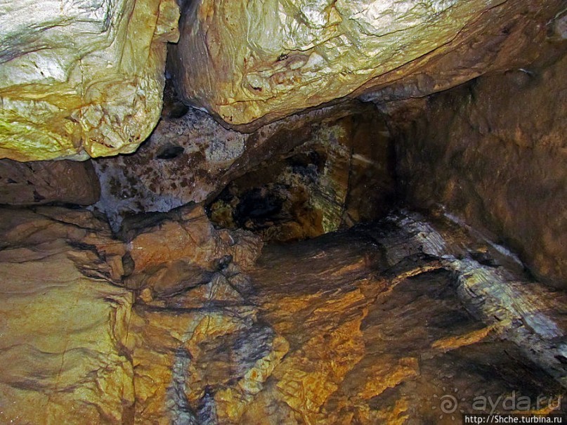 Внутри пещеры "Бачо Киро"