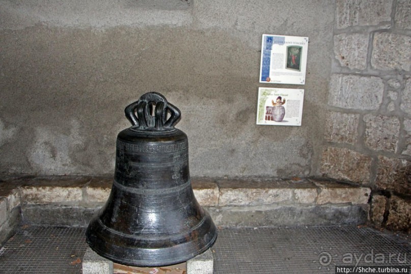 Церковь 10-го века с необычными витражами