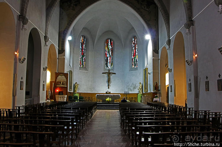 Церковь 10-го века с необычными витражами