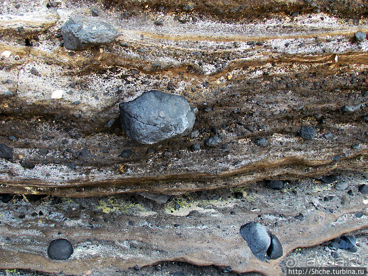 Кусочек дикого берега на острове Нуси Бе