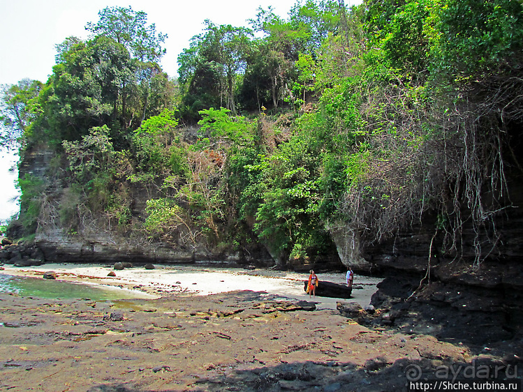 Кусочек дикого берега на острове Нуси Бе