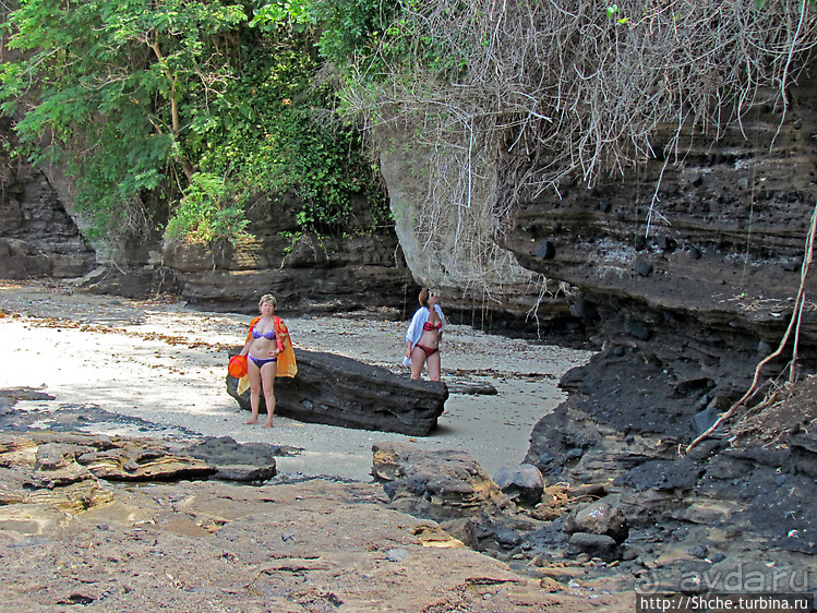 Кусочек дикого берега на острове Нуси Бе