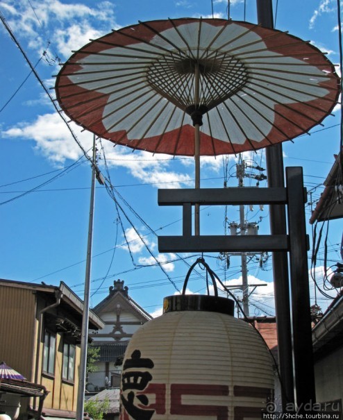 Осенний воскресный день на улицах Такаямы