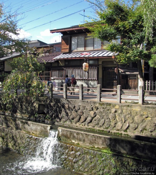 Осенний воскресный день на улицах Такаямы