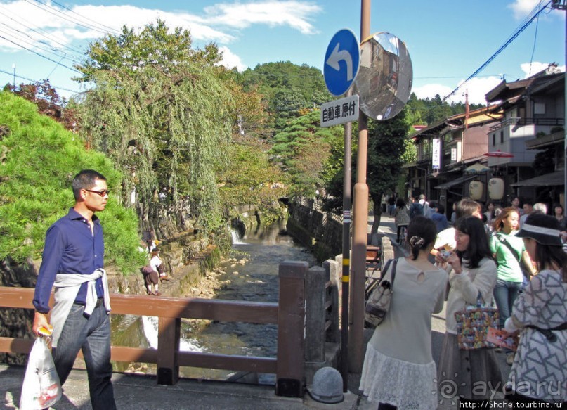 Осенний воскресный день на улицах Такаямы