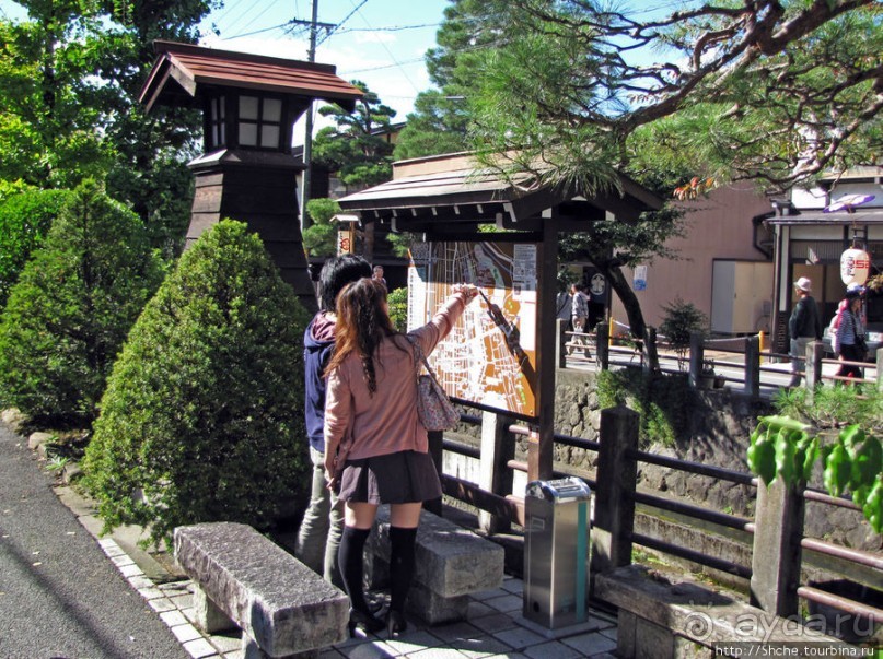 Осенний воскресный день на улицах Такаямы