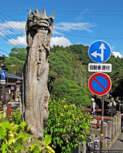 Осенний воскресный день на улицах Такаямы