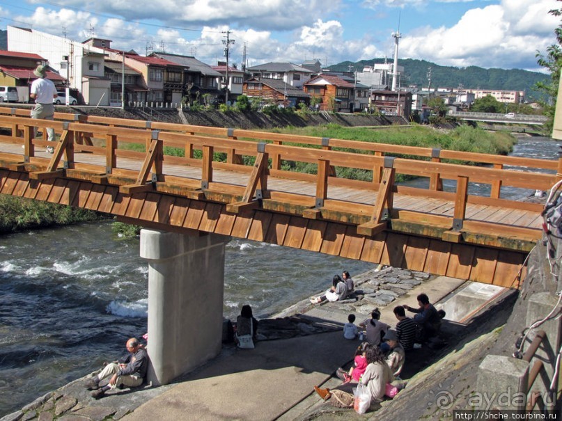 Осенний воскресный день на улицах Такаямы