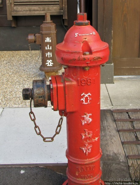 Осенний воскресный день на улицах Такаямы