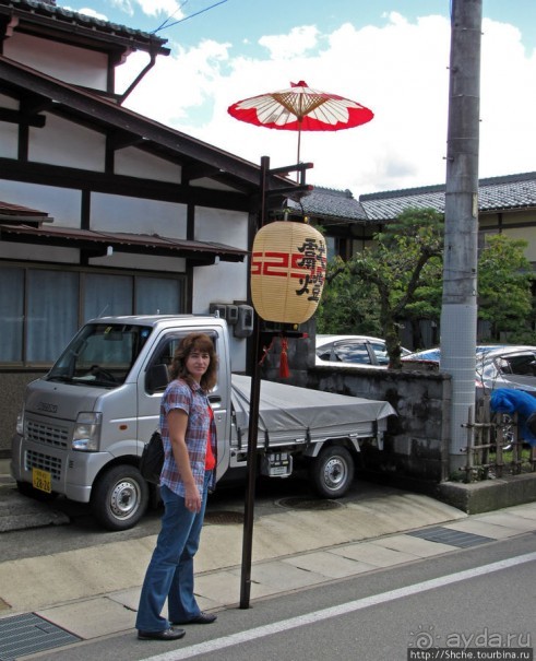 Осенний воскресный день на улицах Такаямы