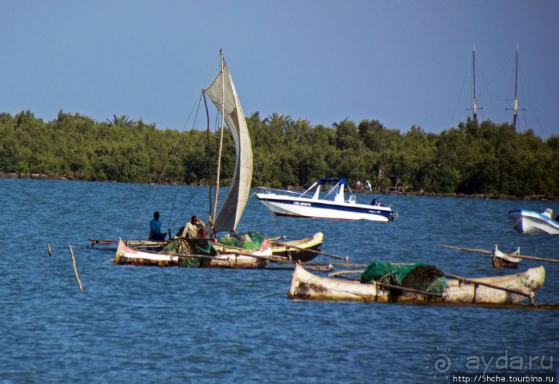 Рыбацкая бухта в Тулиаре. Прилив, рыбаки возвращаются