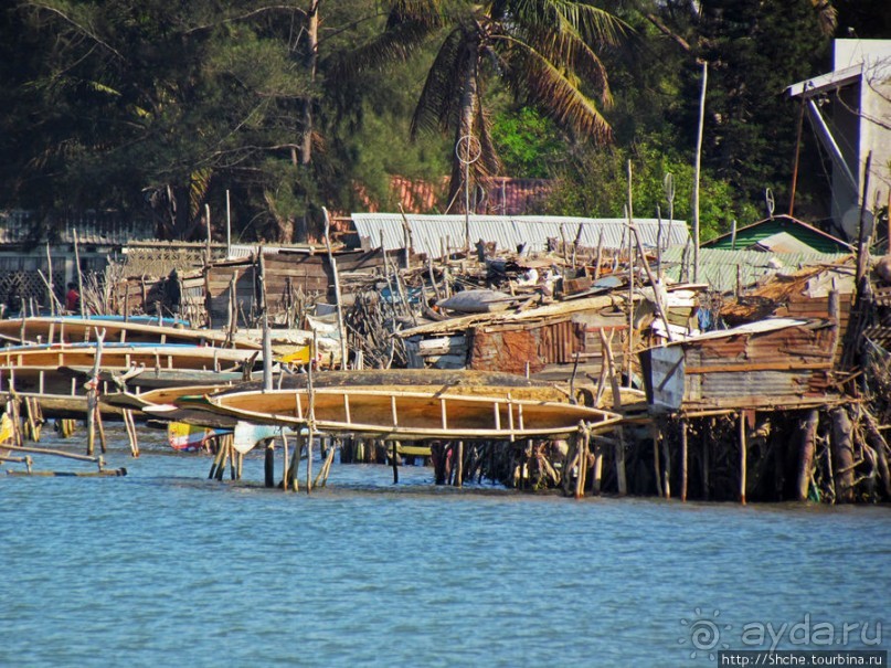 Рыбацкая бухта в Тулиаре. Прилив, рыбаки возвращаются