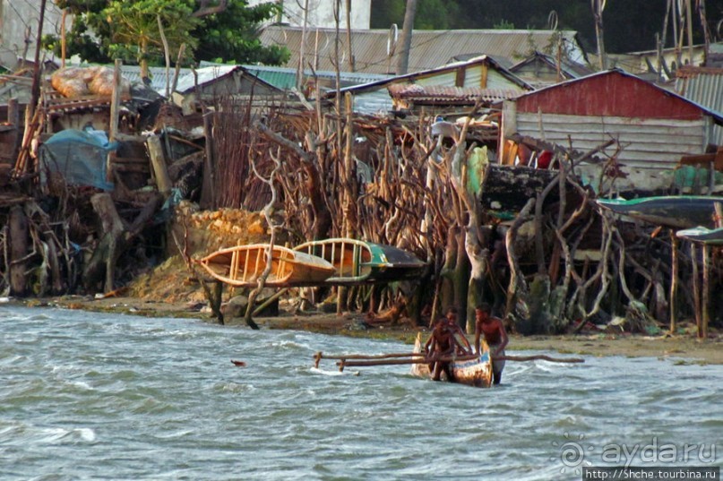 Рыбацкая бухта в Тулиаре. Прилив, рыбаки возвращаются