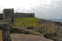 Замок викингов на острове святого Патрика (Остров Мэн - Британская корона)