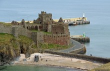 Замок викингов на острове святого Патрика (Остров Мэн - Британская корона)