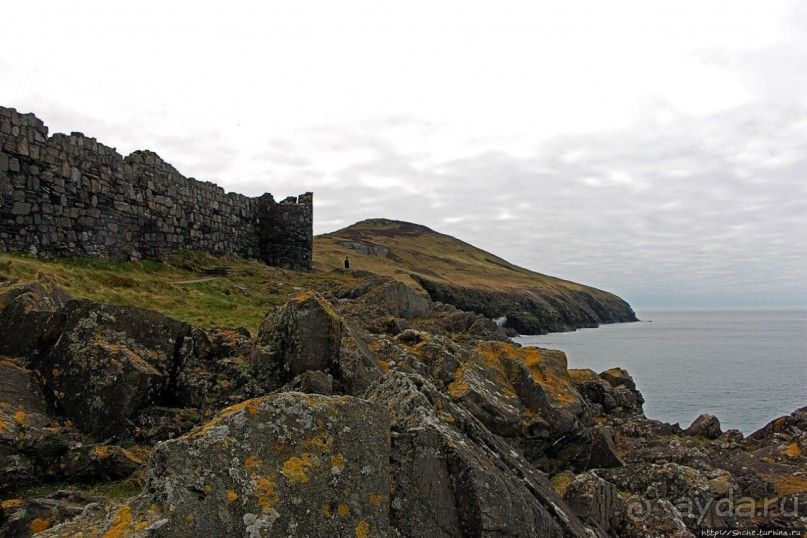 Замок викингов на острове святого Патрика (Остров Мэн - Британская корона)