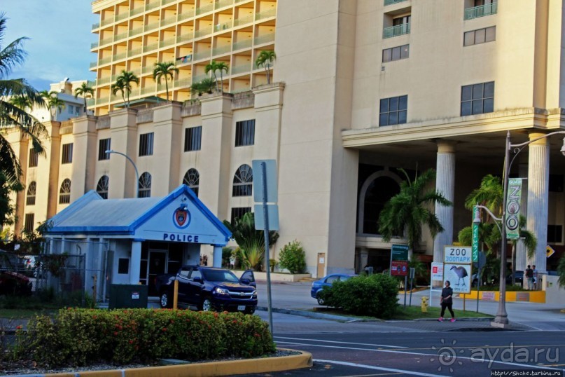 По главной улице к "Хард Року"...