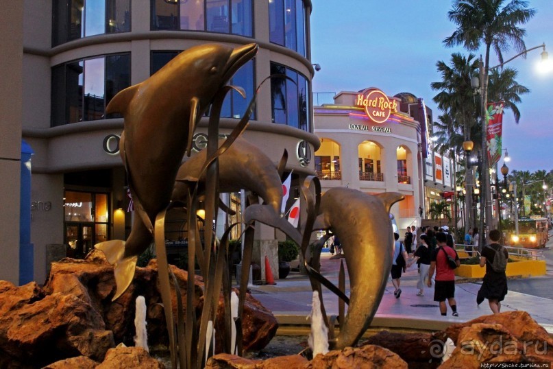 По главной улице к "Хард Року"...