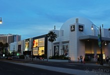 По главной улице к "Хард Року"...