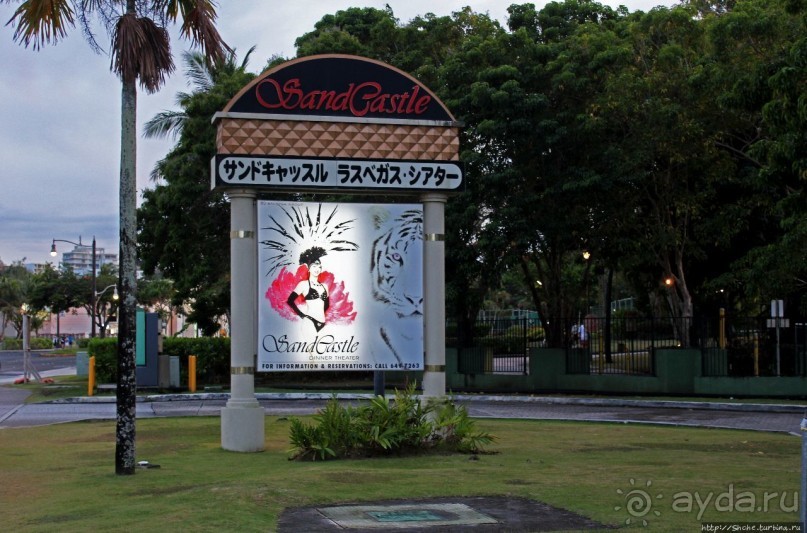 По главной улице к "Хард Року"...