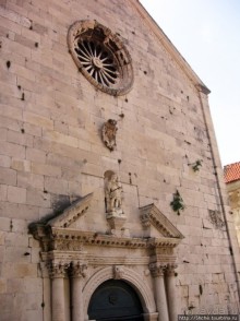 Омиш — приятный городок в устье реки Цетина