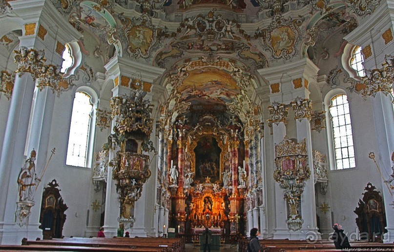 Вершина баварского рококо в деревенской церкви в Висе