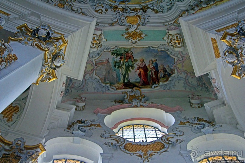 Вершина баварского рококо в деревенской церкви в Висе