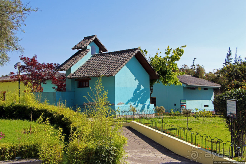 "Середина Мира", или памятник экватору