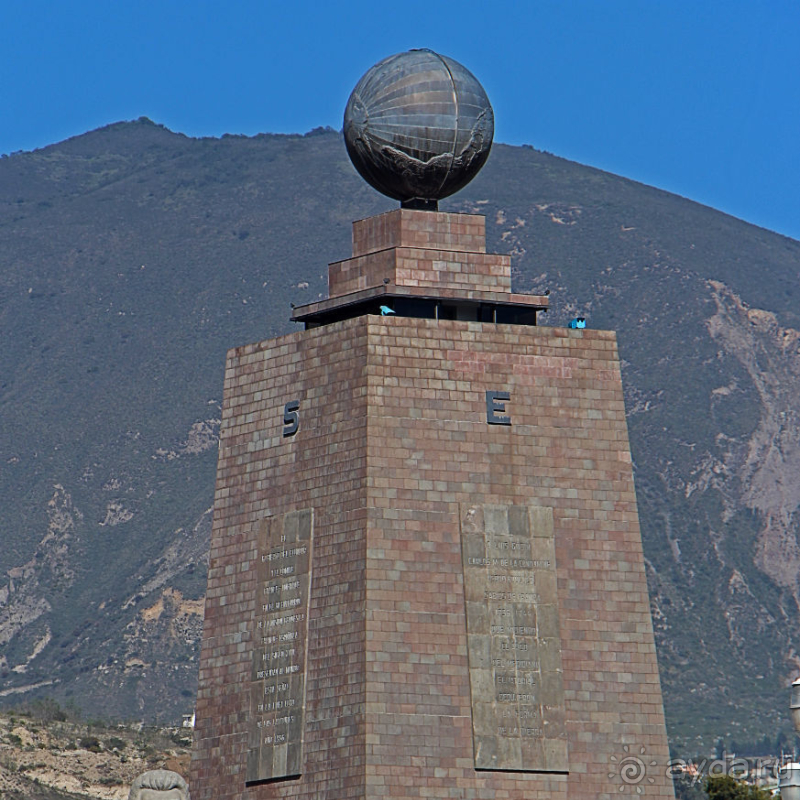 "Середина Мира", или памятник экватору