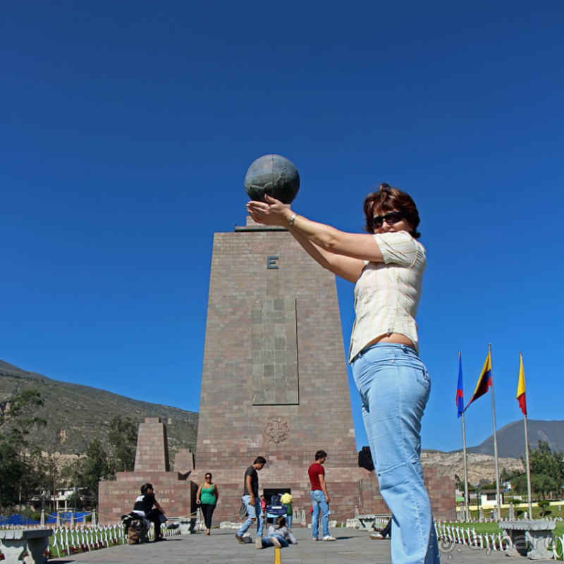 "Середина Мира", или памятник экватору