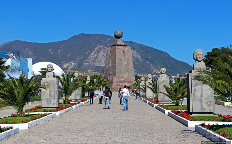 "Середина Мира", или памятник экватору