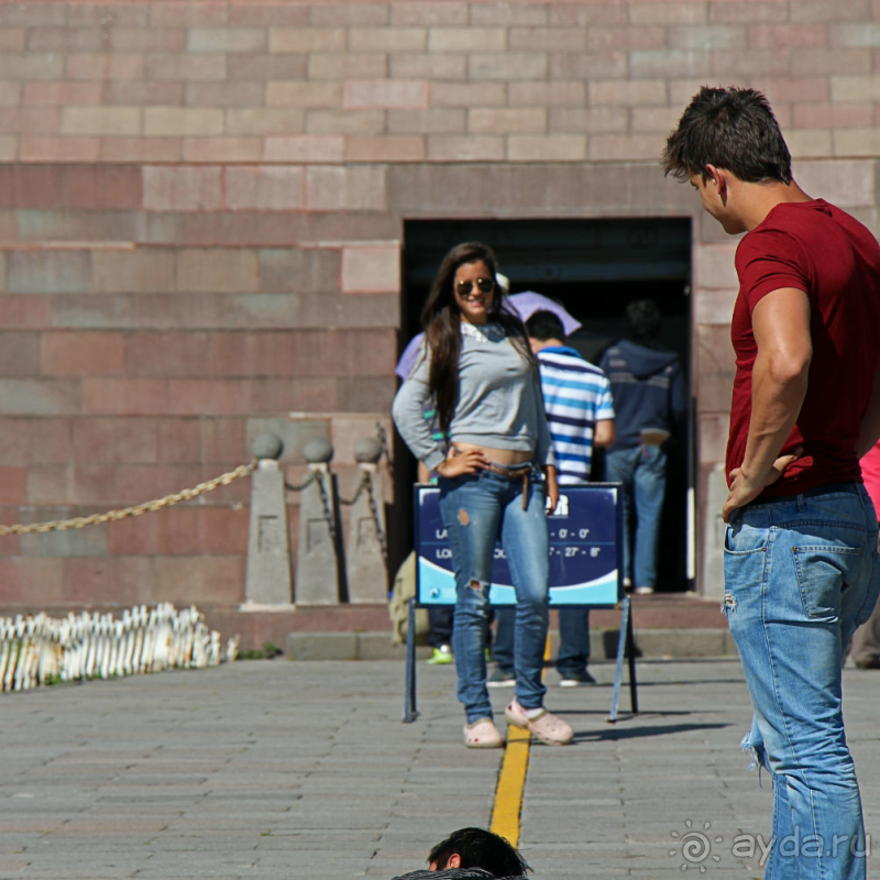 "Середина Мира", или памятник экватору