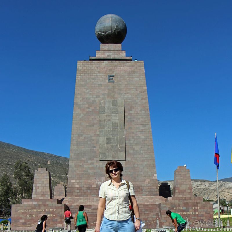 "Середина Мира", или памятник экватору