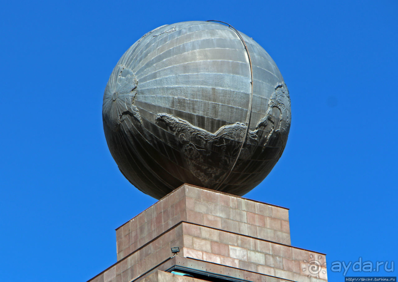 "Середина Мира", или памятник экватору