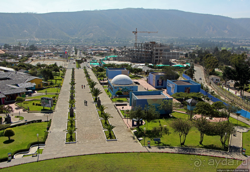 "Середина Мира", или памятник экватору