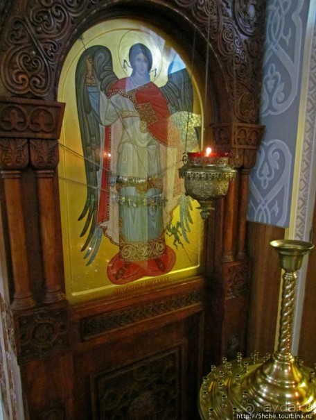 Красивый храм с отличной панорамой Крыма