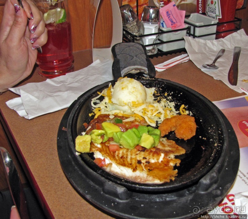 Еще не ресторан, но уже не фастфуд.Еще быстро, но уже вкусно