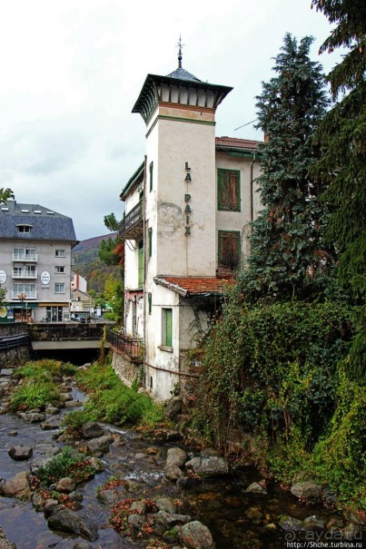 "Что за станция такая?"... Курорт во французских Пиринеях