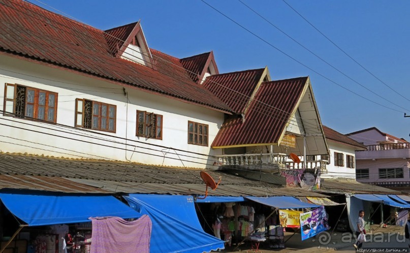 Хуэйсай — городок маленьких отелей, кафешек и прачечных