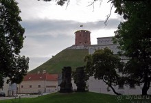 Над городом Вильнюс стоит одиноко на холма вершине она