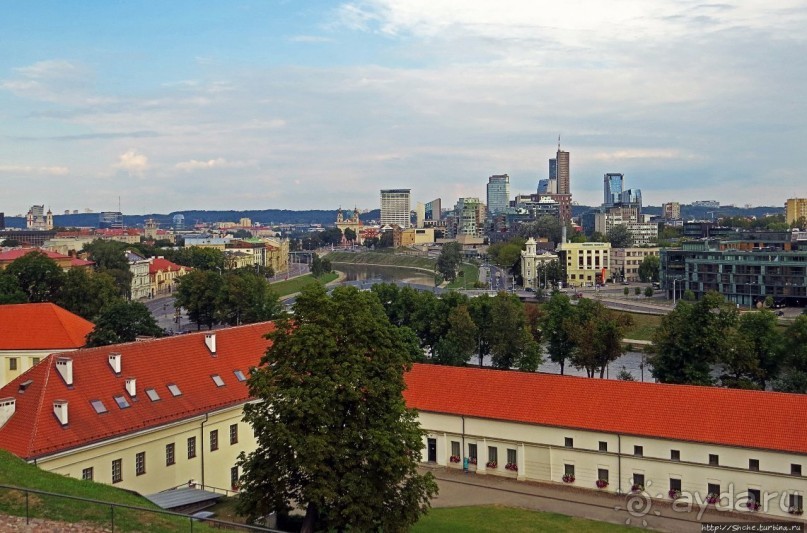 Над городом Вильнюс стоит одиноко на холма вершине она