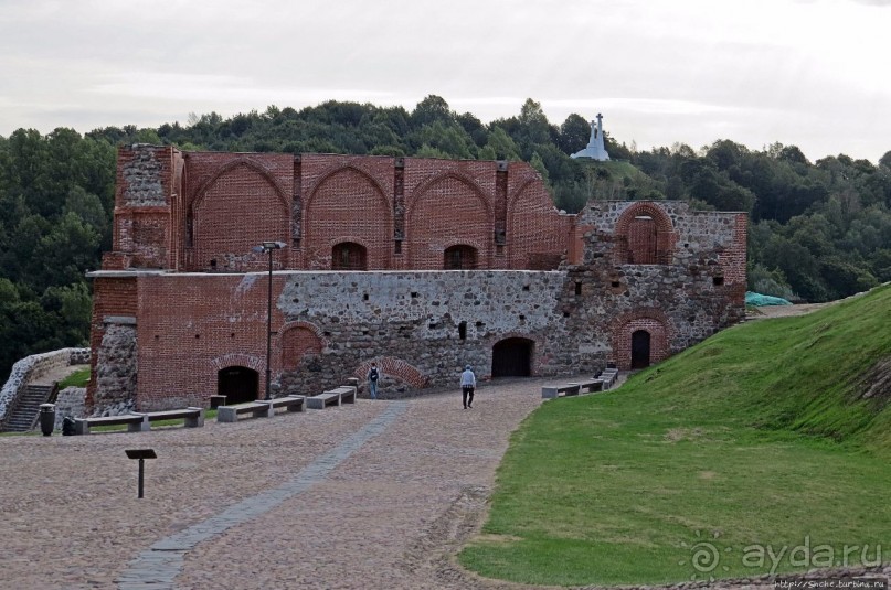 Над городом Вильнюс стоит одиноко на холма вершине она