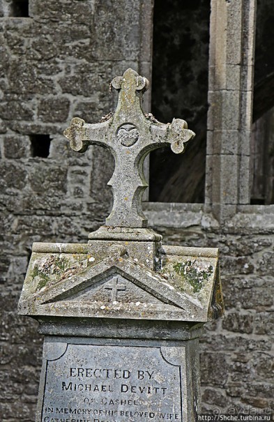Кельтские кресты в замке Rock of Cashel