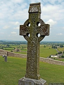 Кельтские кресты в замке Rock of Cashel