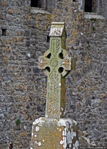 Кельтские кресты в замке Rock of Cashel