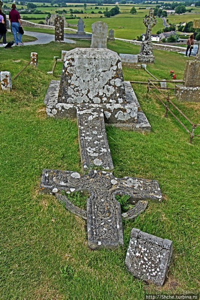 Кельтские кресты в замке Rock of Cashel