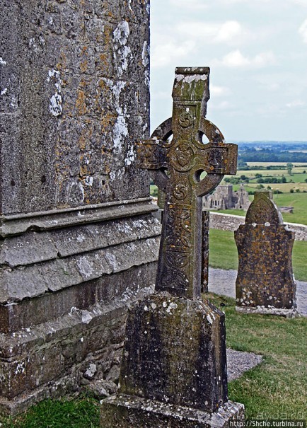 Кельтские кресты в замке Rock of Cashel