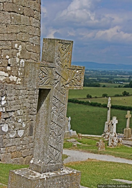 Кельтские кресты в замке Rock of Cashel