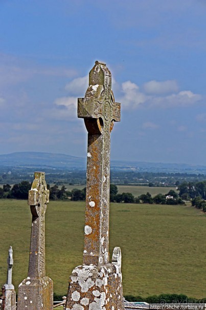Кельтские кресты в замке Rock of Cashel
